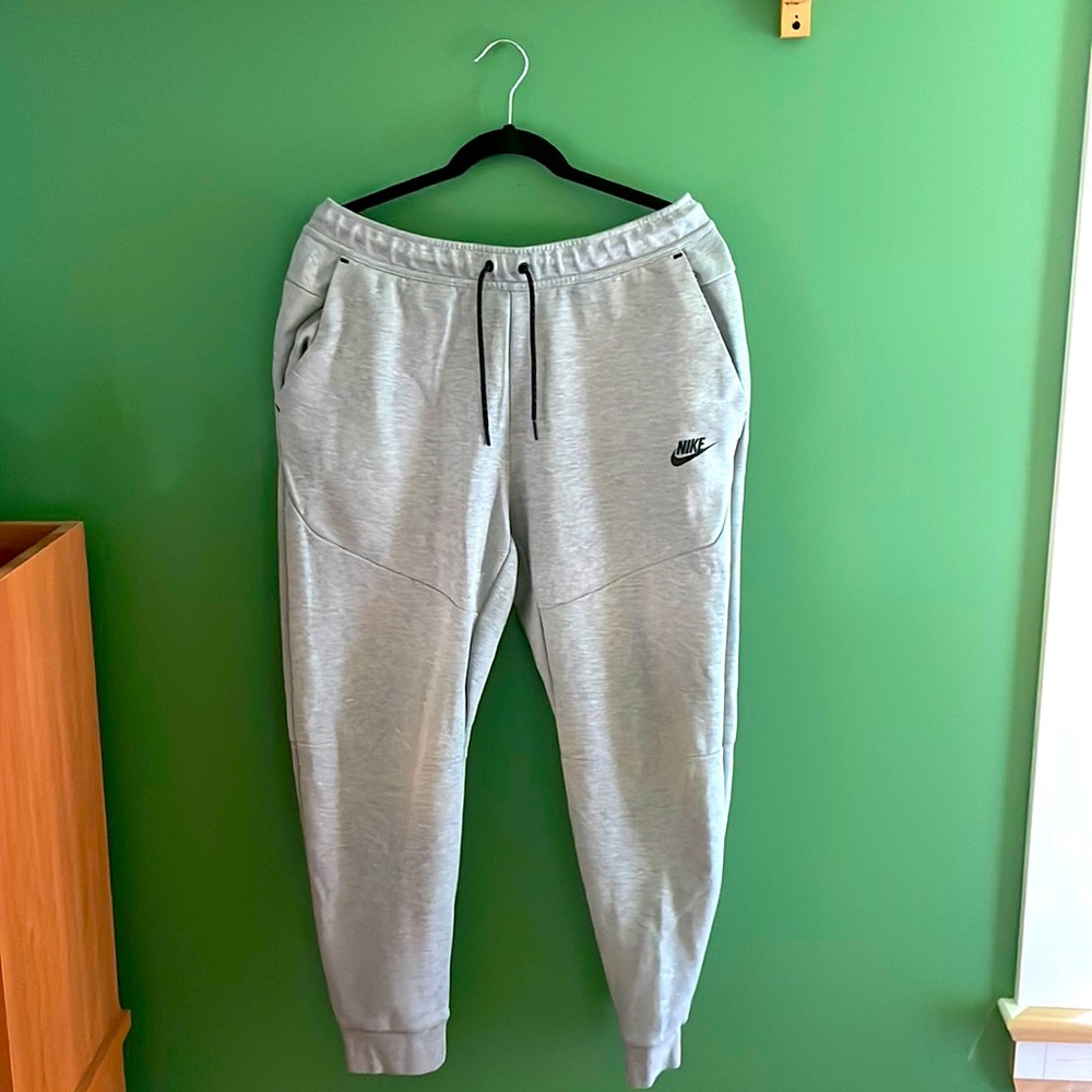 Nike tech sweatpants